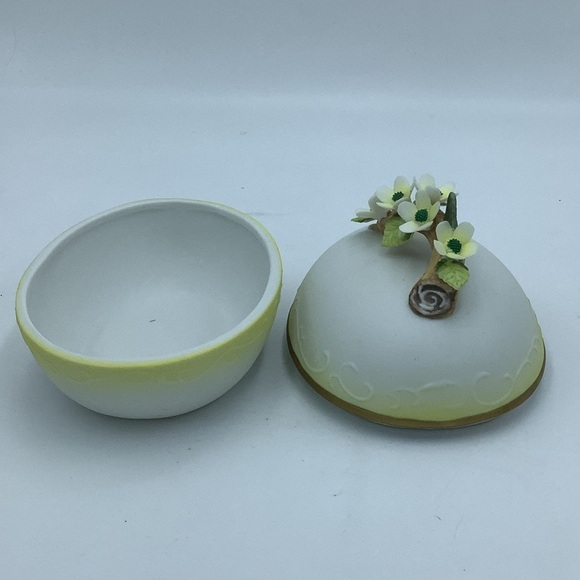 Vintage 1983 Lefton Hand Painted Bisque Porcelain Egg Trinket Box - Picture 6 of 8
